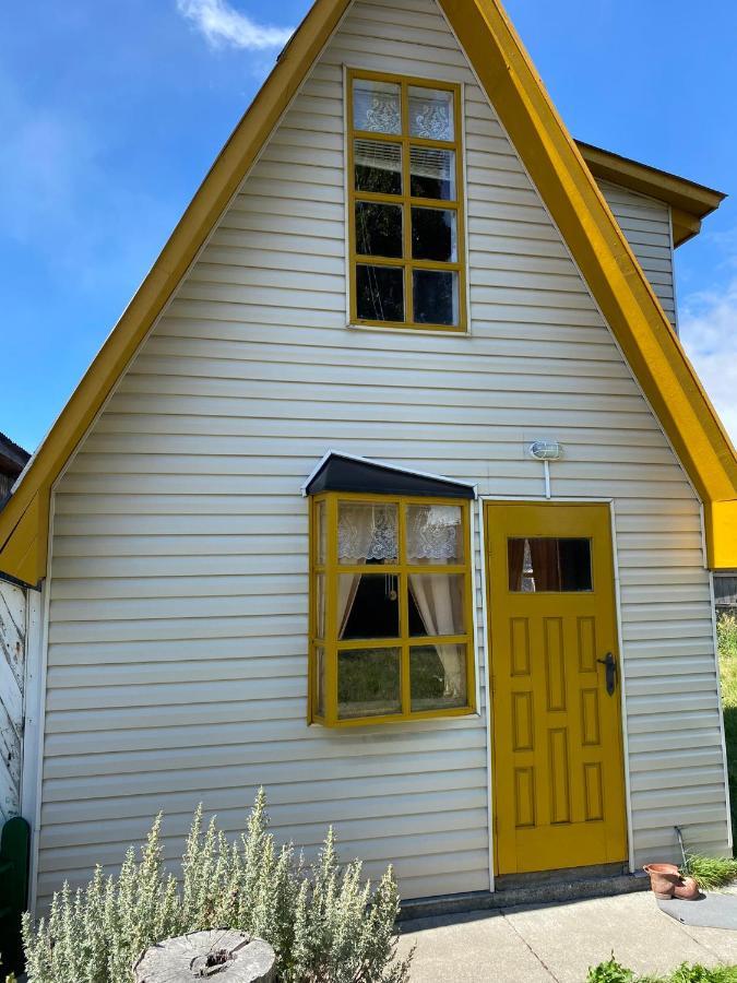 Hostal Los Pioneros Puerto Natales Exterior foto
